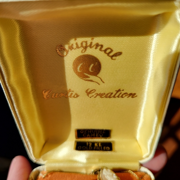 Vintage Curtis Creation Genuine Cameo Pendant & Clip-On Earrings ~ 12 KTGF ~ - Picture 9 of 16